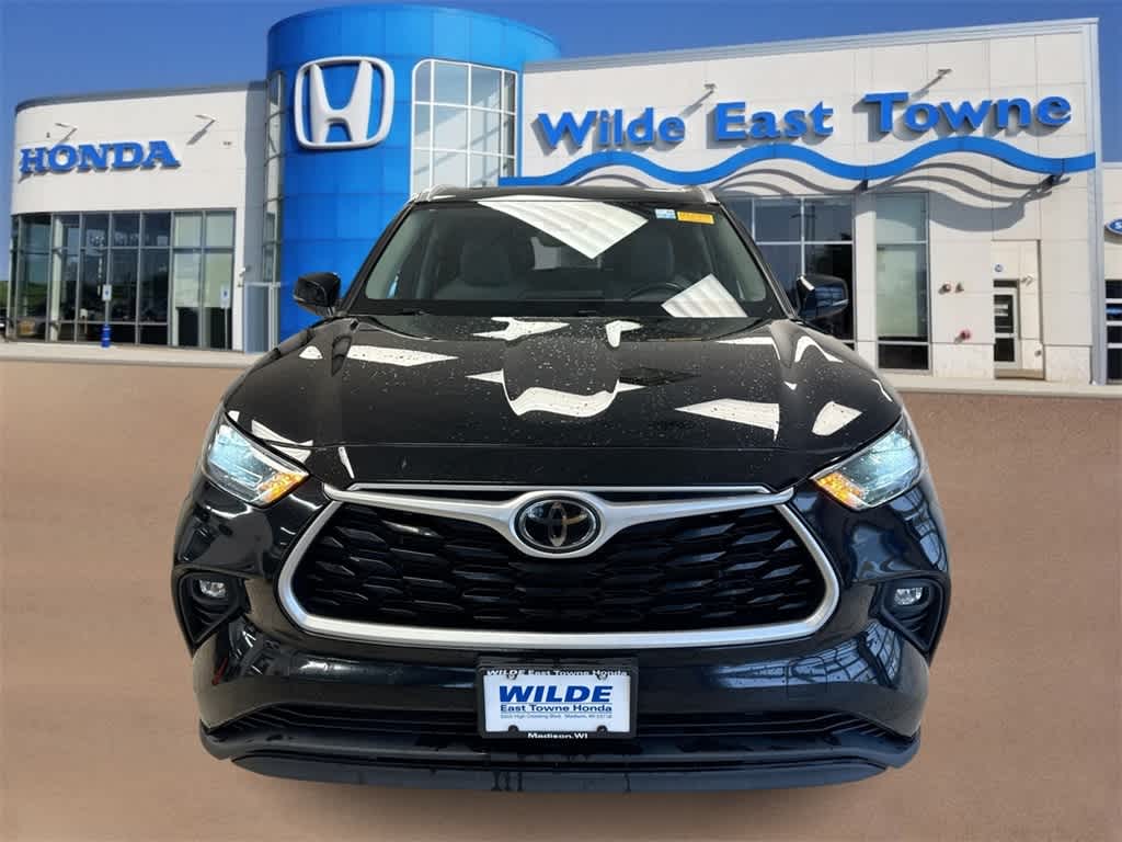 Thumbnail: 2022 Toyota Highlander - 3