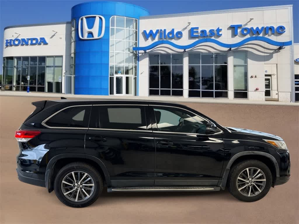 Thumbnail: 2019 Toyota Highlander - 9