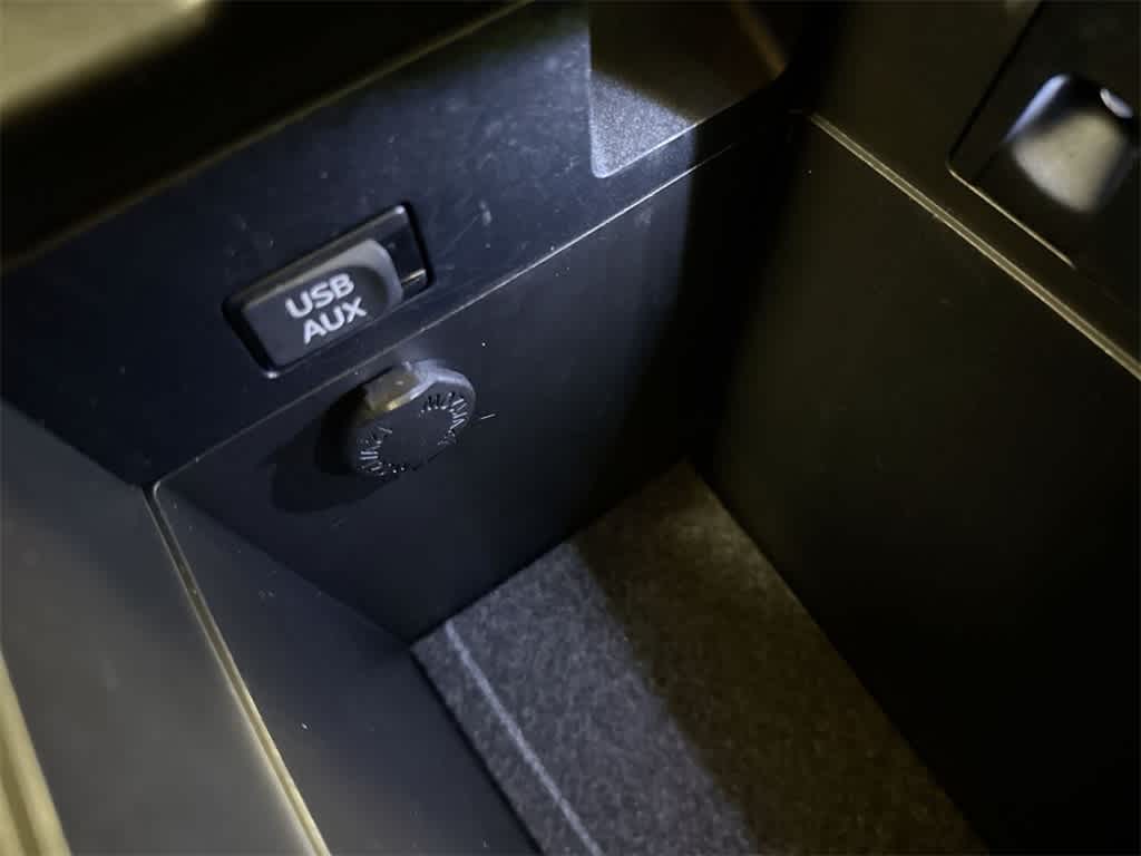 Thumbnail: 2012 Toyota Venza - 33