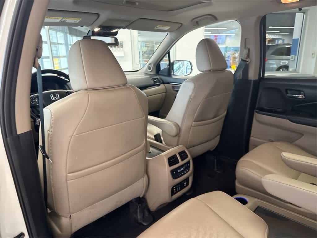 Thumbnail: 2018 Honda Pilot - 19