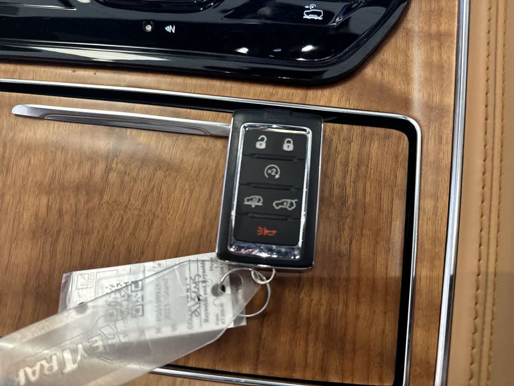 Thumbnail: 2023 Jeep Grand Wagoneer L - 42