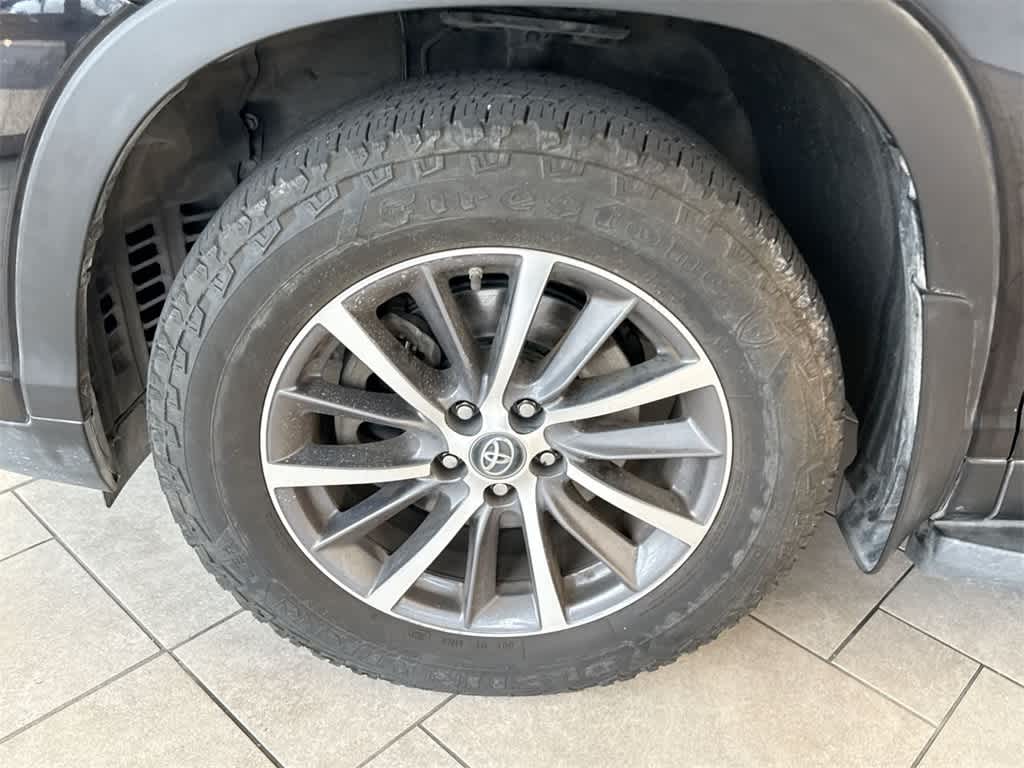Thumbnail: 2019 Toyota Highlander - 14