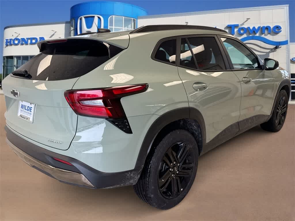 Thumbnail: 2024 Chevrolet Trax - 8