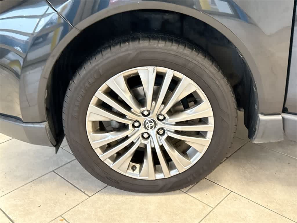 Thumbnail: 2021 Toyota Venza - 14