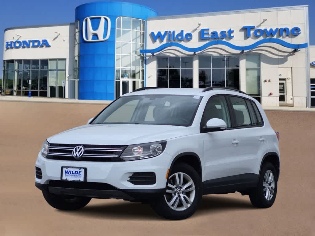 2017 Volkswagen Tiguan 2.0T -
                  Madison, WI