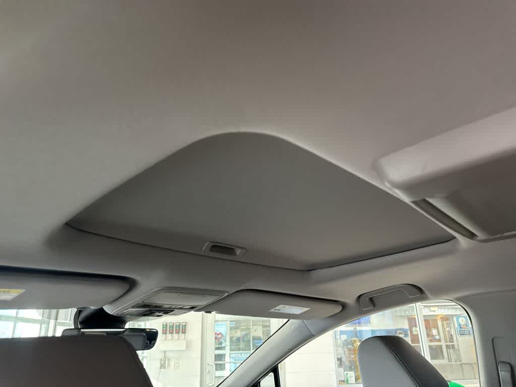 Thumbnail: 2023 Honda Odyssey - 21