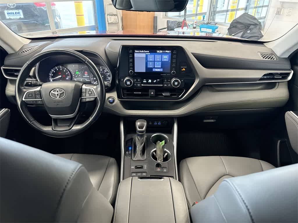 Thumbnail: 2022 Toyota Highlander - 16