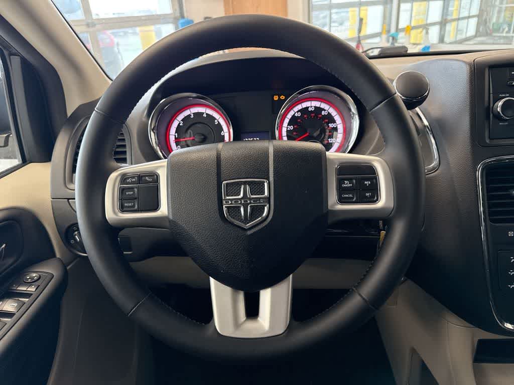 Thumbnail: 2015 Dodge Grand Caravan - 26