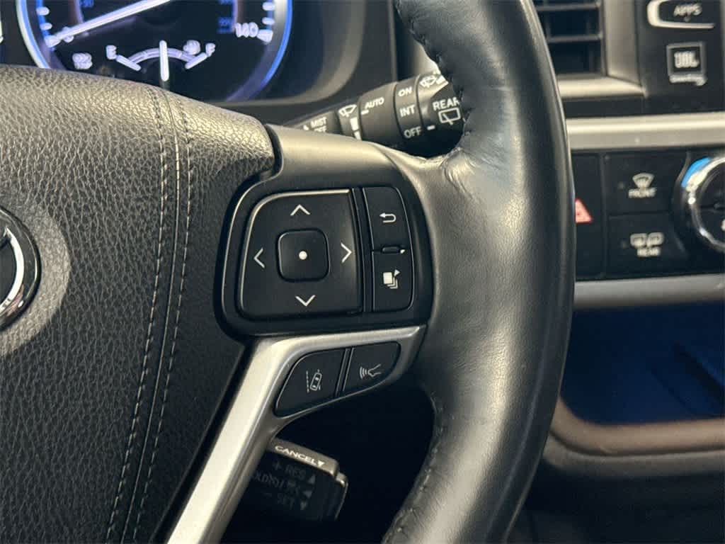 Thumbnail: 2018 Toyota Highlander - 28