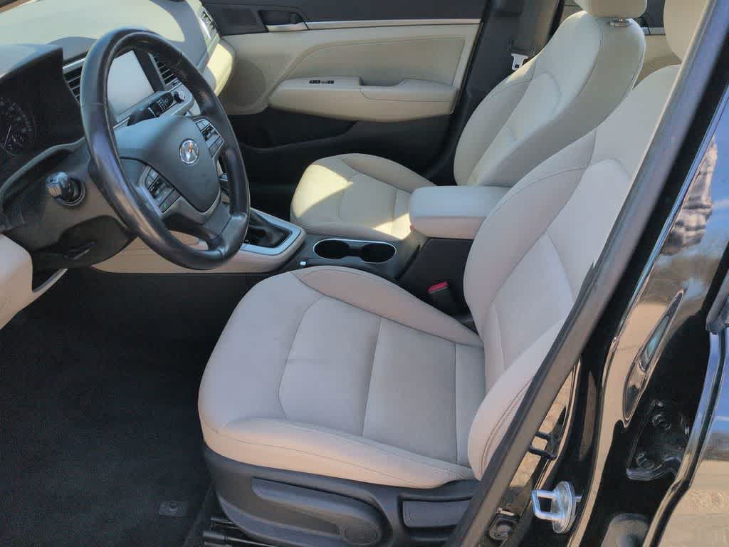 Thumbnail: 2018 Hyundai Elantra - 16