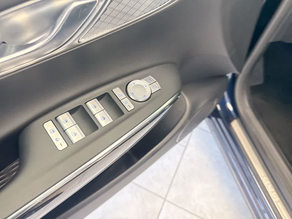 Thumbnail: 2023 Genesis GV70 - 20