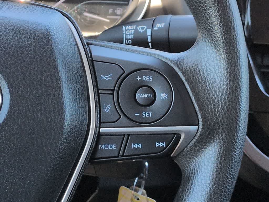 2021 Toyota Camry LE - Photo 25