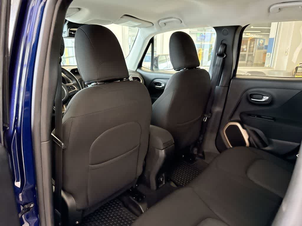 Thumbnail: 2016 Jeep Renegade - 19