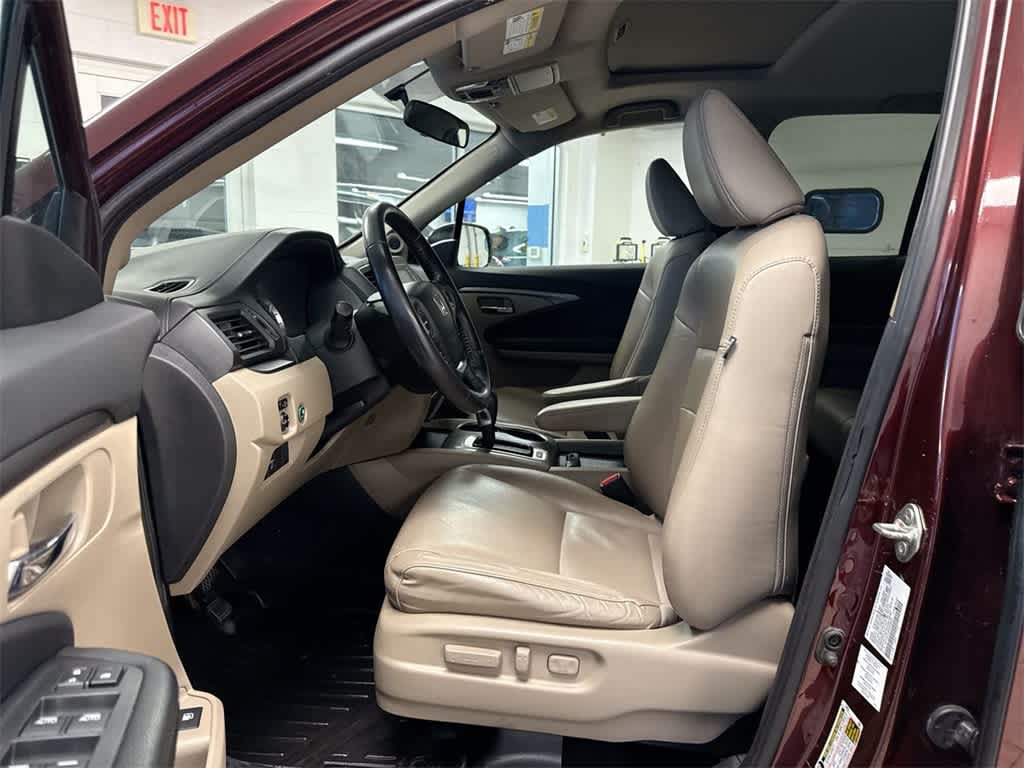 Thumbnail: 2019 Honda Ridgeline - 17