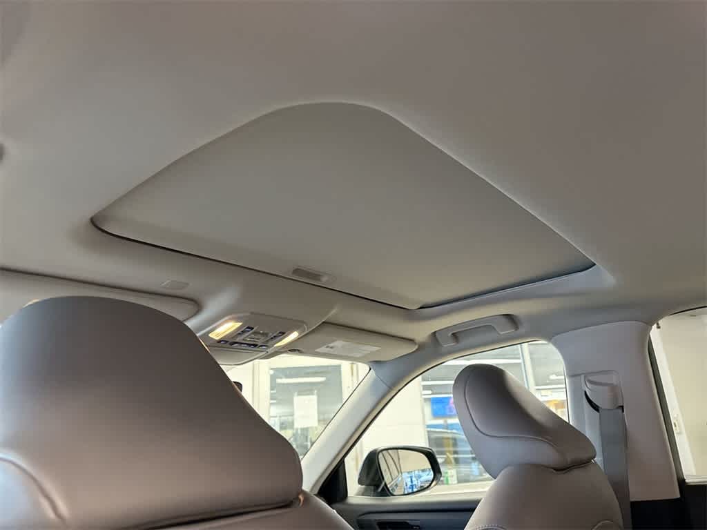 Thumbnail: 2022 Toyota Highlander - 20