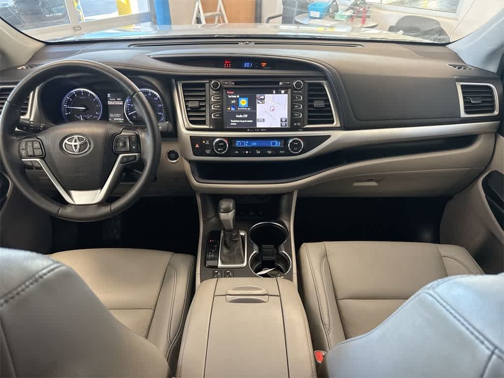 Thumbnail: 2019 Toyota Highlander - 16