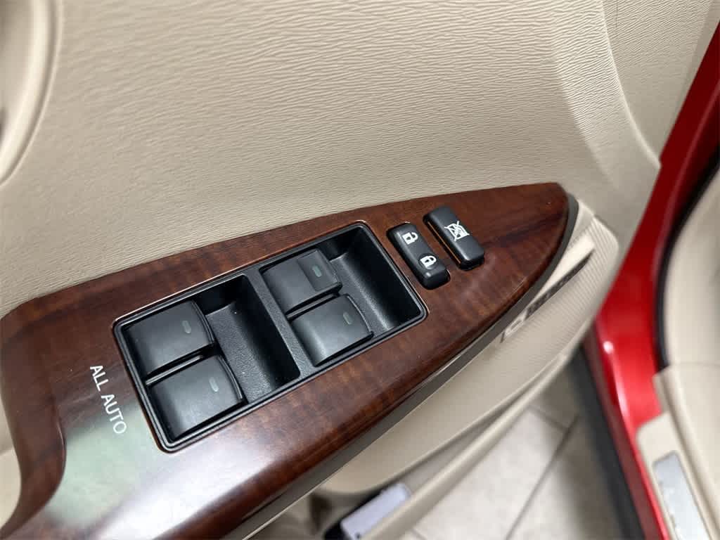 Thumbnail: 2012 Toyota Venza - 18