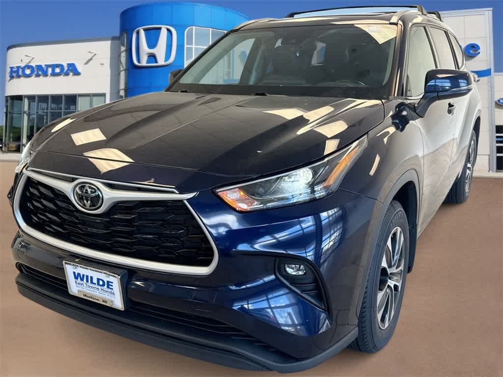 Thumbnail: 2022 Toyota Highlander - 4