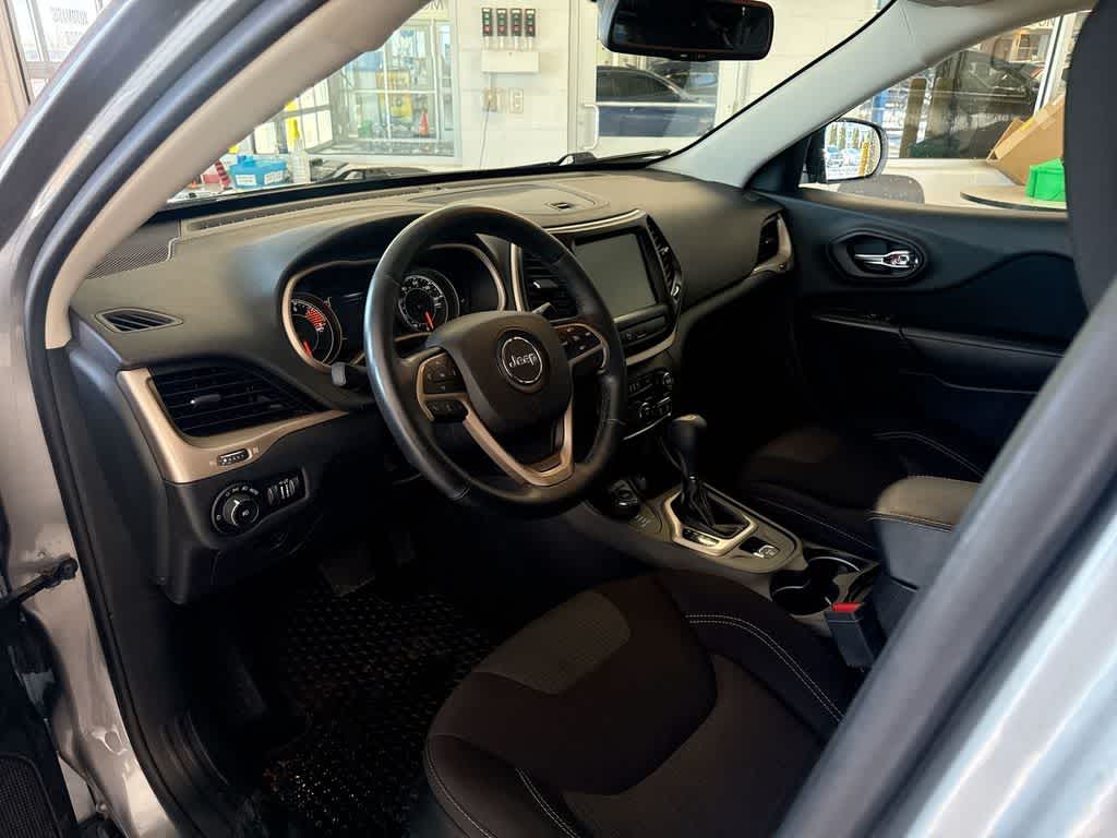 Thumbnail: 2017 Jeep Cherokee - 11