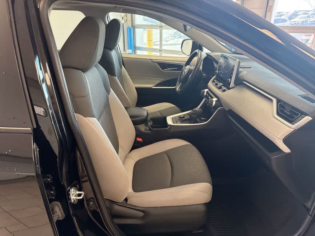 Thumbnail: 2022 Toyota RAV4 - 21