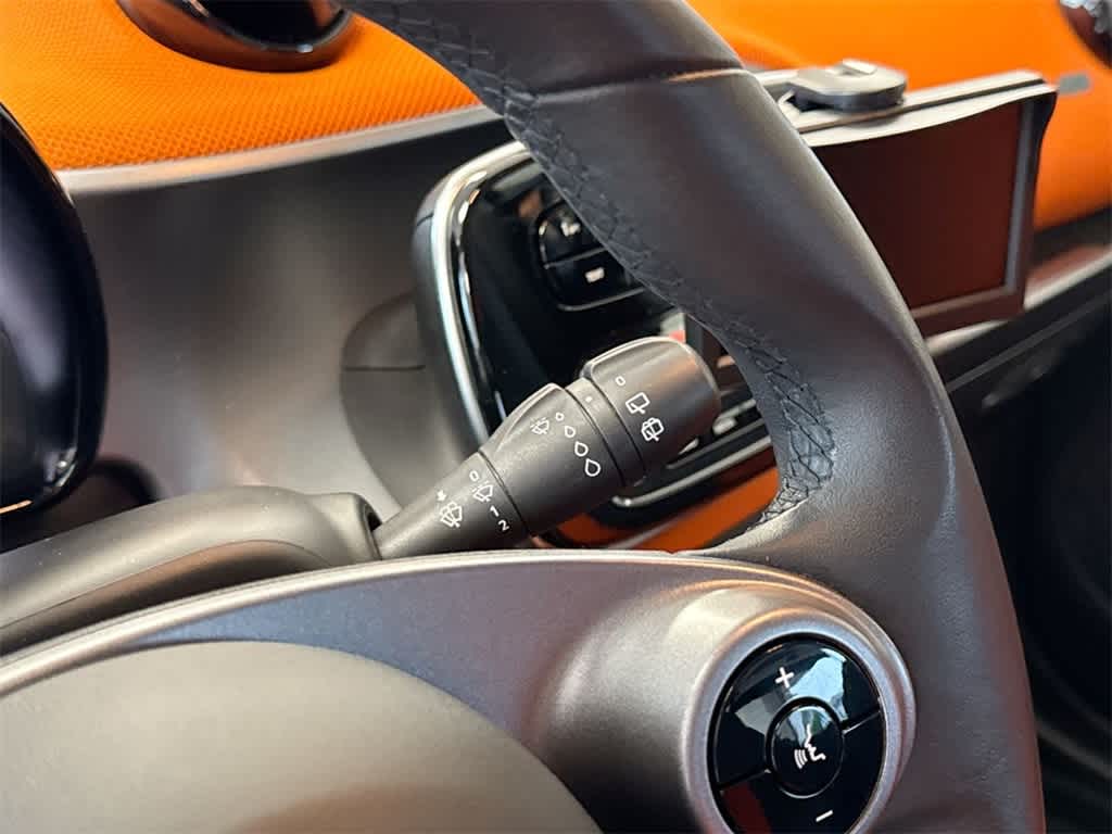 Thumbnail: 2016 smart fortwo - 22