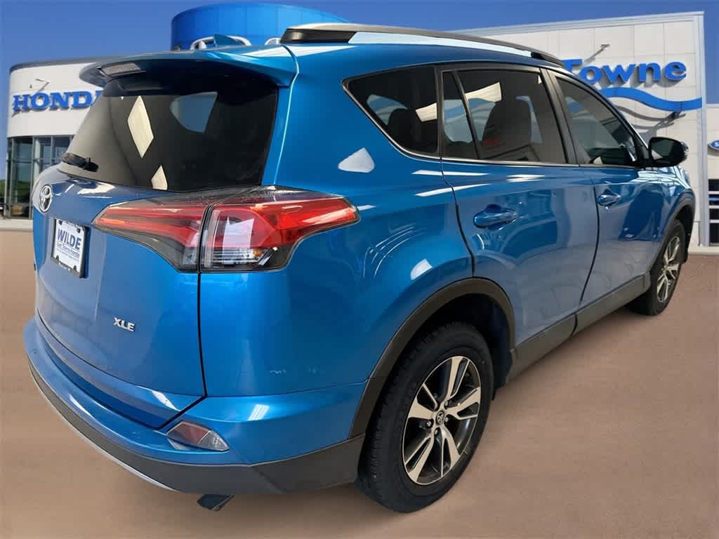 Thumbnail: 2018 Toyota RAV4 - 8