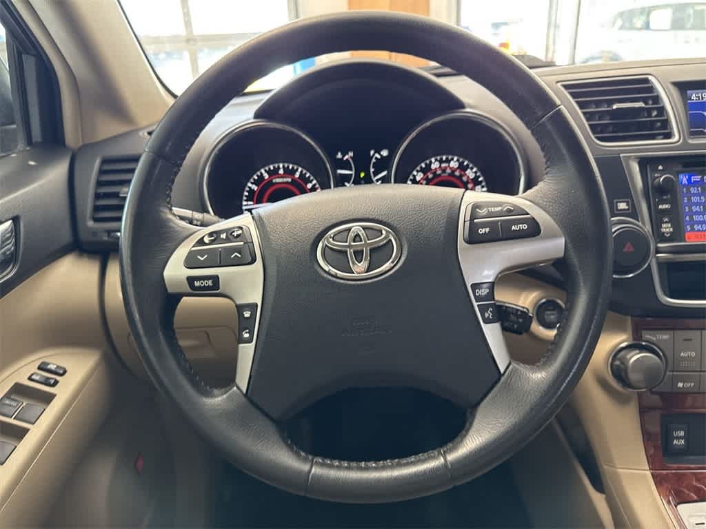 Thumbnail: 2013 Toyota Highlander - 25