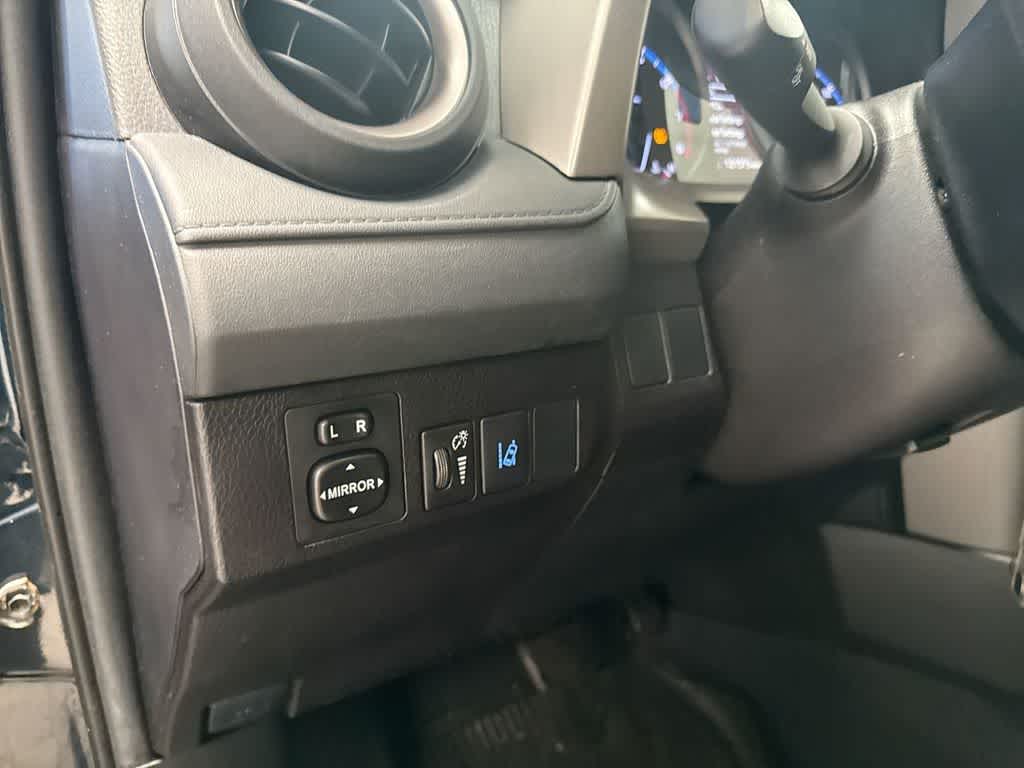 Thumbnail: 2018 Toyota RAV4 - 39