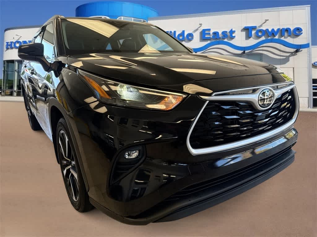 Thumbnail: 2022 Toyota Highlander - 2