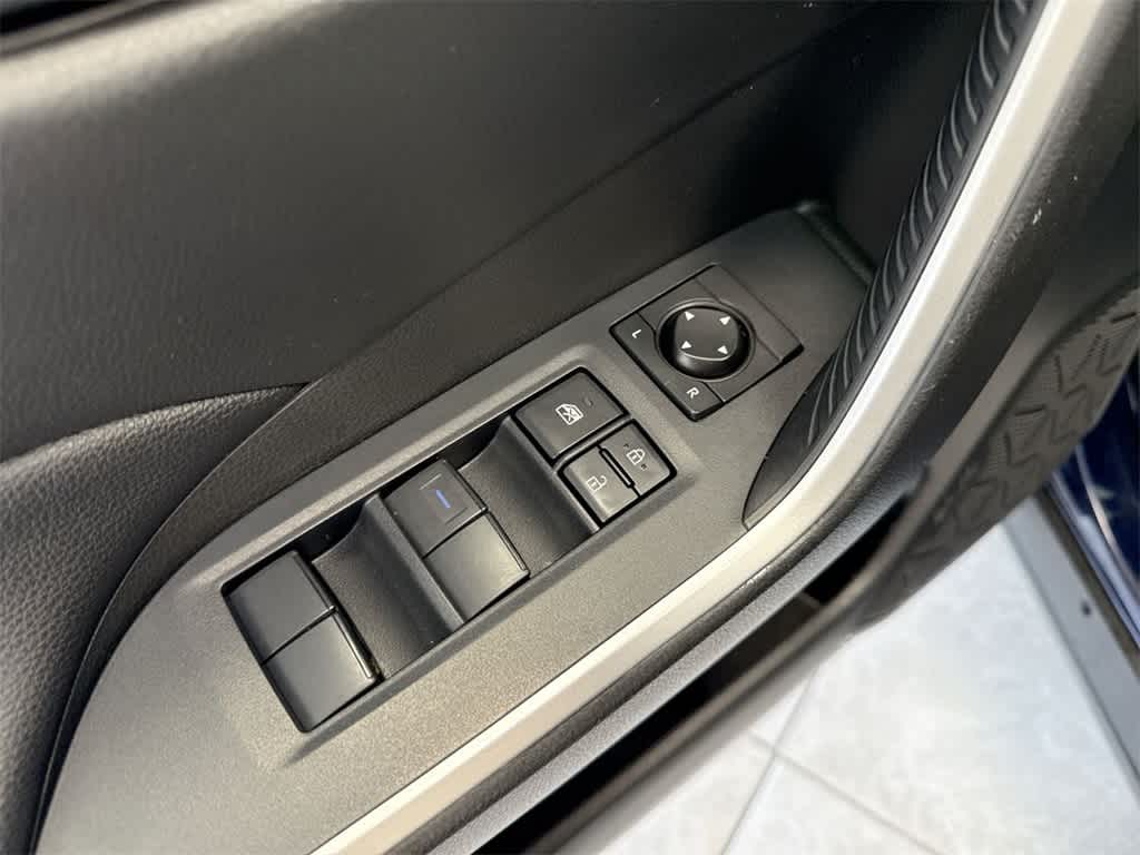 Thumbnail: 2021 Toyota RAV4 - 18