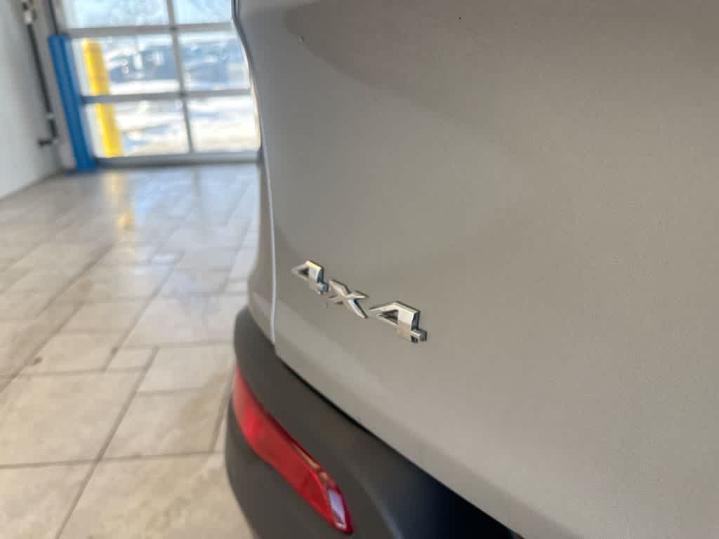 Thumbnail: 2017 Jeep Cherokee - 12