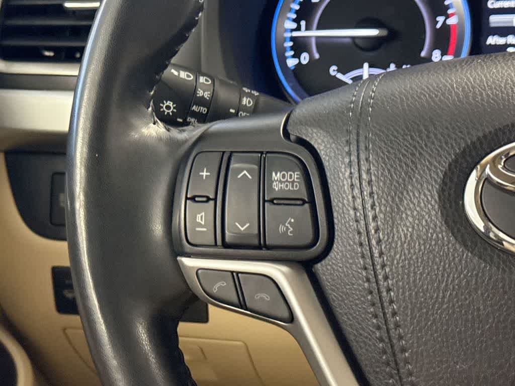 Thumbnail: 2019 Toyota Highlander - 28