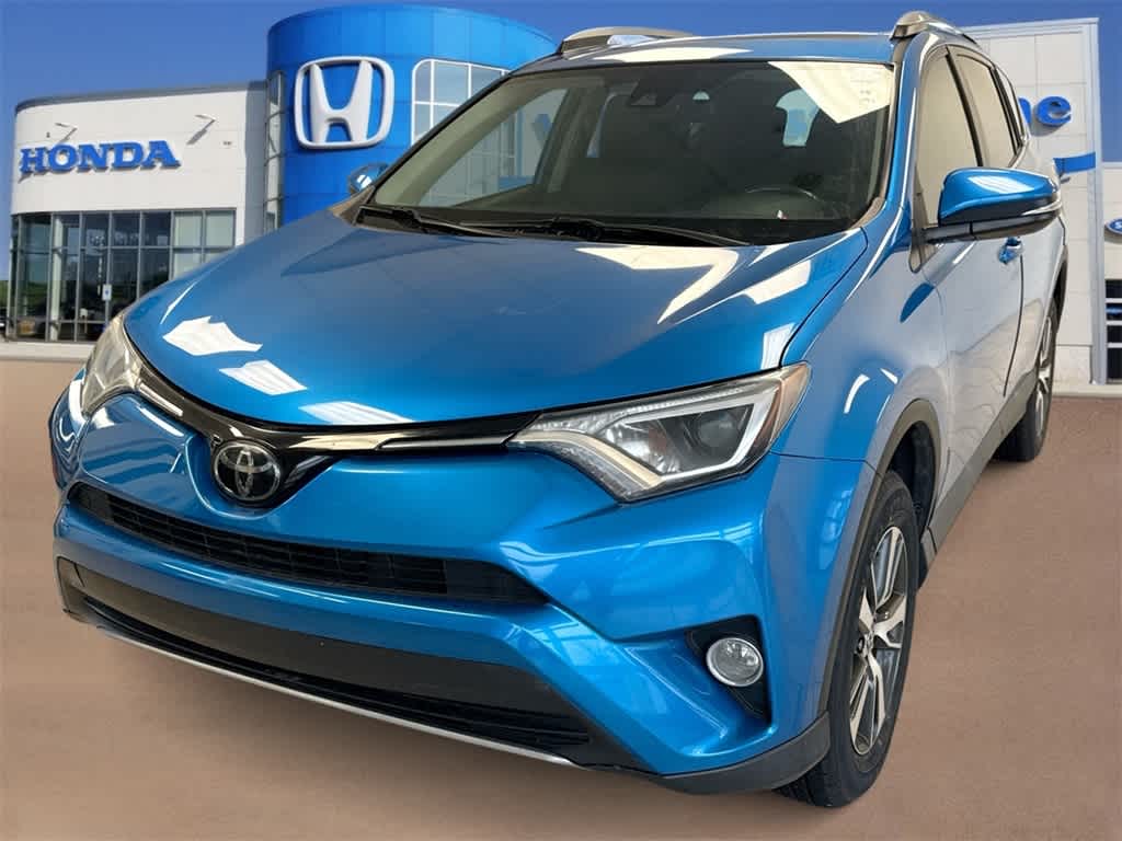 Thumbnail: 2018 Toyota RAV4 - 4