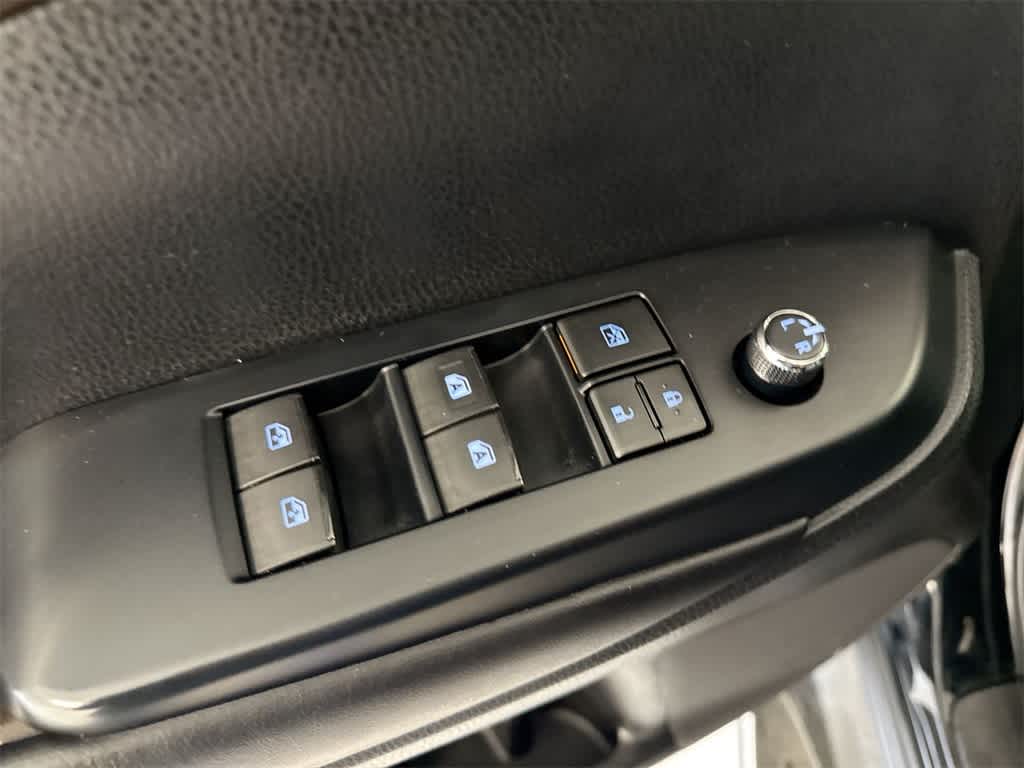 Thumbnail: 2019 Toyota Highlander - 18