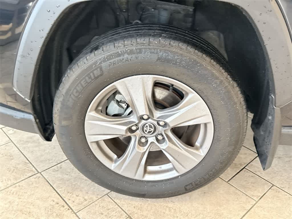 Thumbnail: 2022 Toyota RAV4 - 12