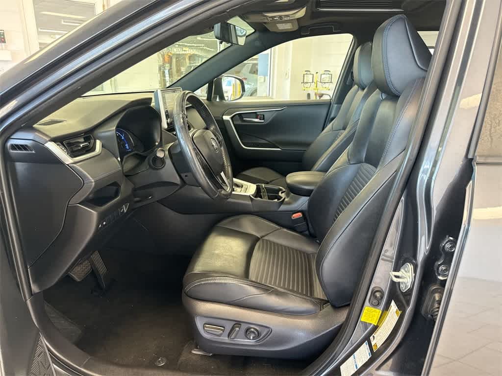 Thumbnail: 2020 Toyota RAV4 - 17