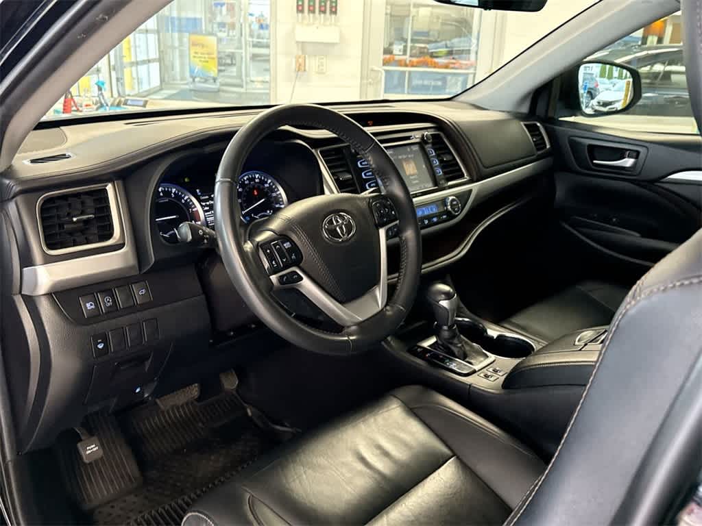 Thumbnail: 2019 Toyota Highlander - 10