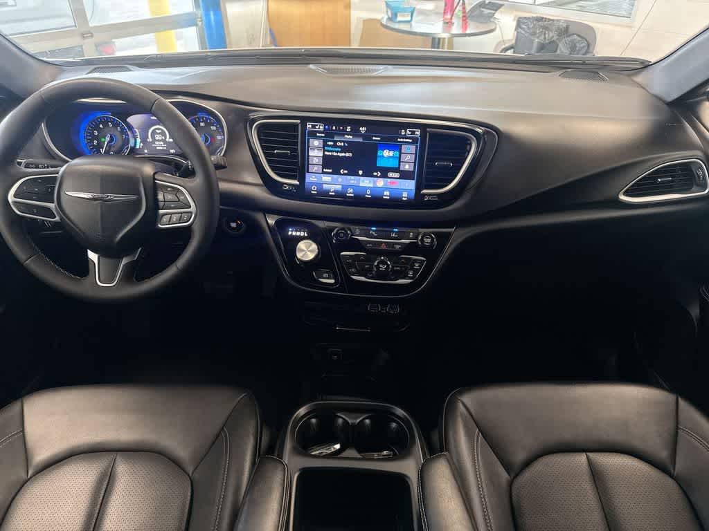 Thumbnail: 2025 Chrysler Pacifica - 17