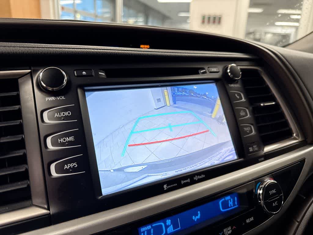 Thumbnail: 2019 Toyota Highlander - 32