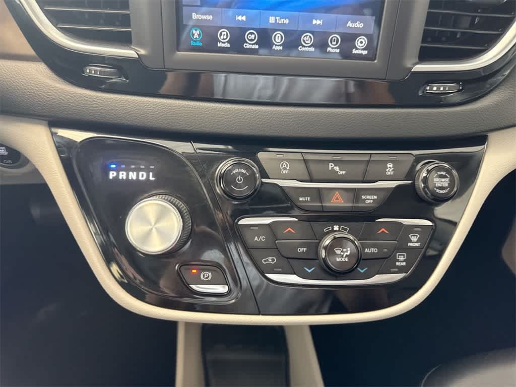 Thumbnail: 2018 Chrysler Pacifica - 33
