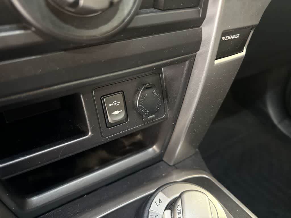 Thumbnail: 2015 Toyota 4Runner - 33