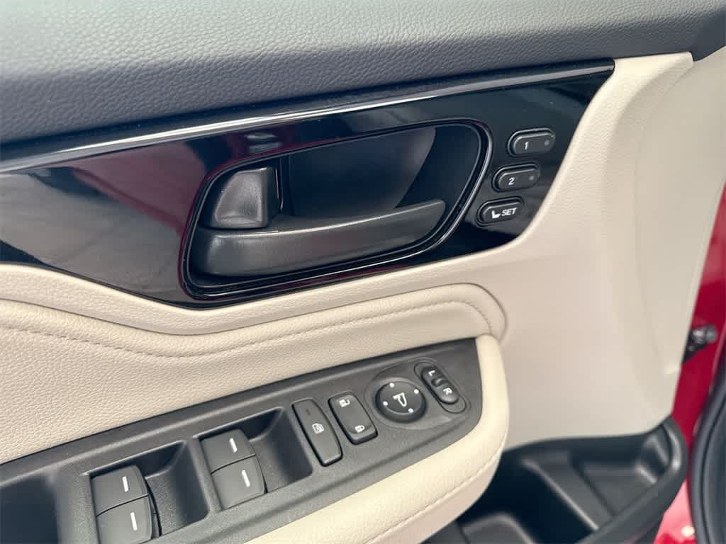 2025 Honda Odyssey Touring 19