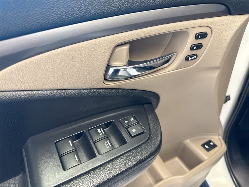 Thumbnail: 2019 Honda Pilot - 18