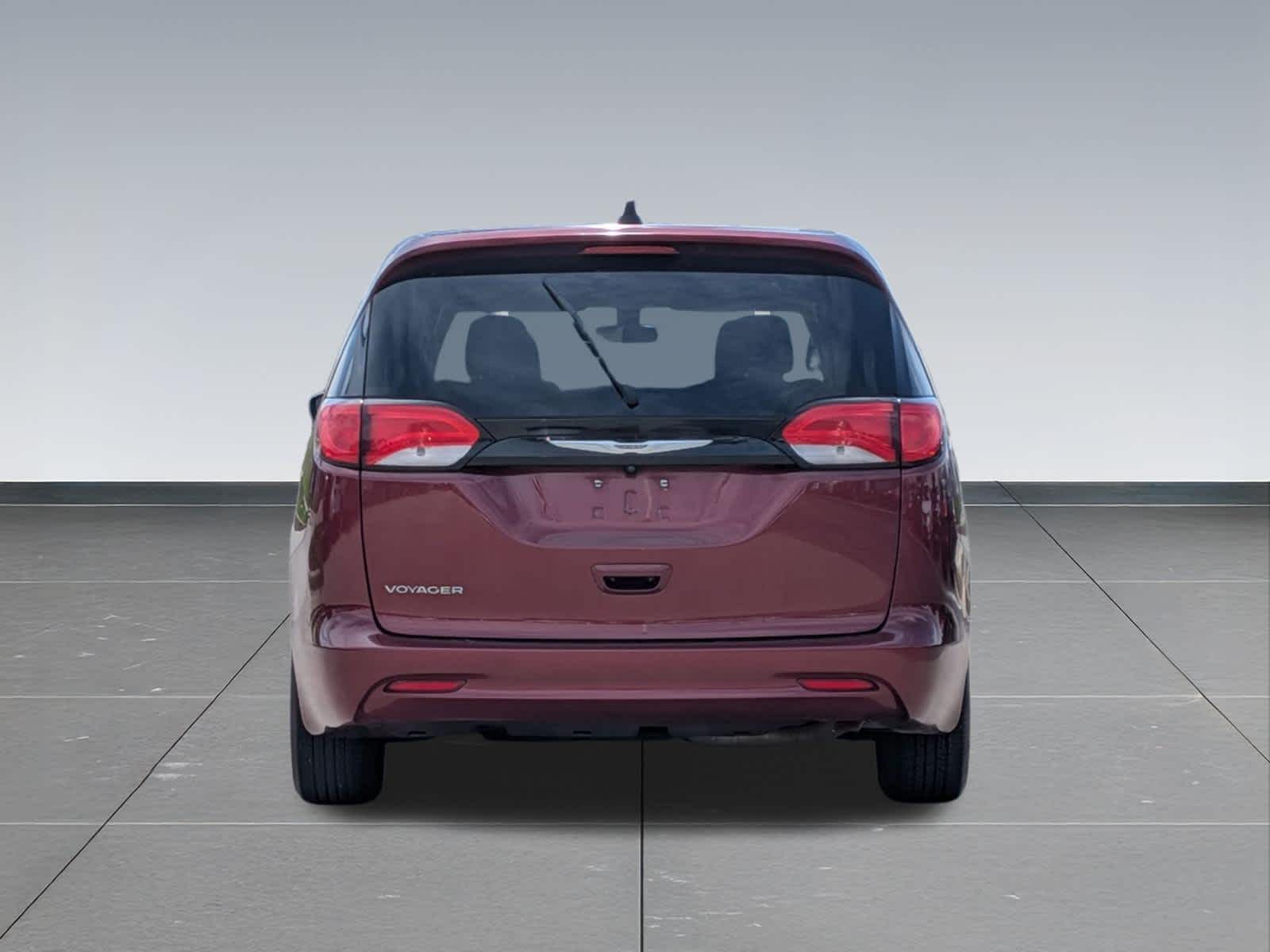 Thumbnail: 2022 Chrysler Voyager - 4