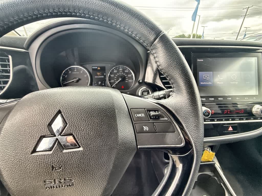 Thumbnail: 2020 Mitsubishi Outlander - 23