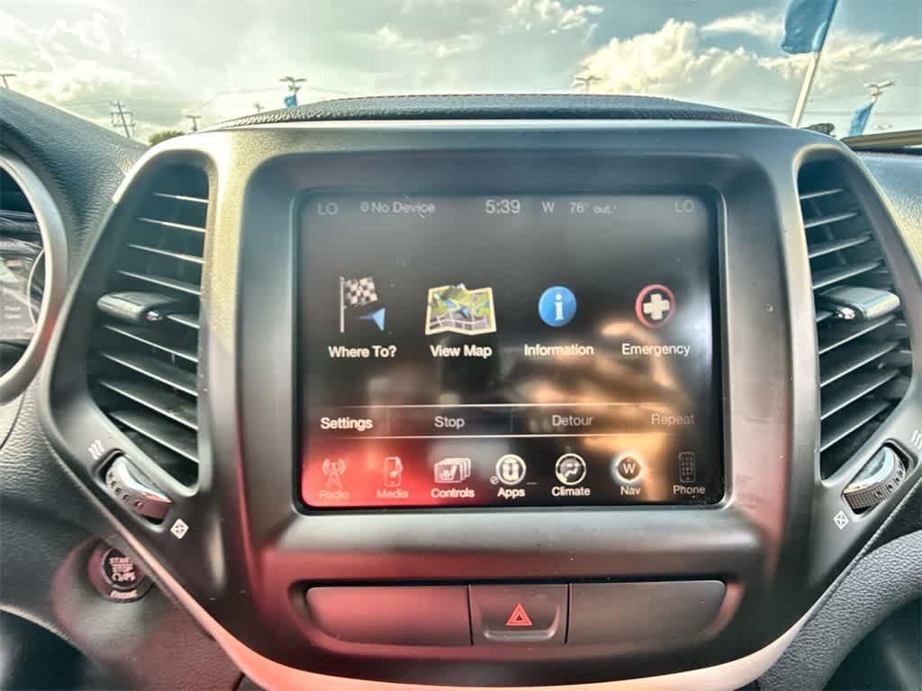 Thumbnail: 2015 Jeep Cherokee - 27