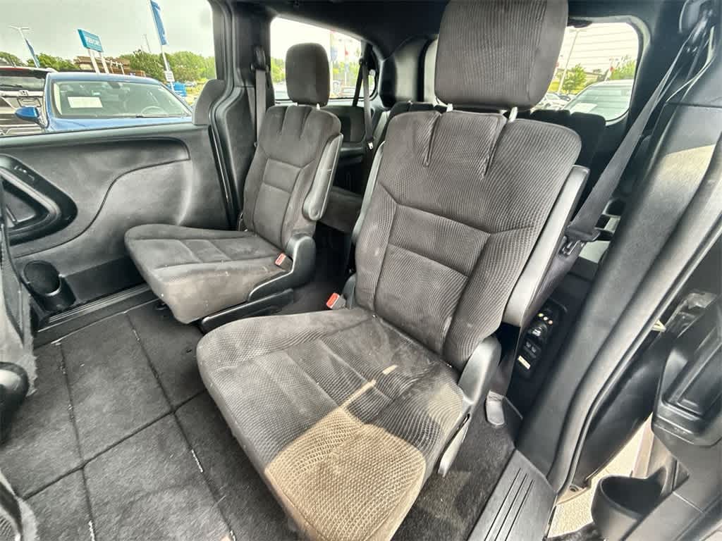2017 Dodge Grand Caravan SE 17
