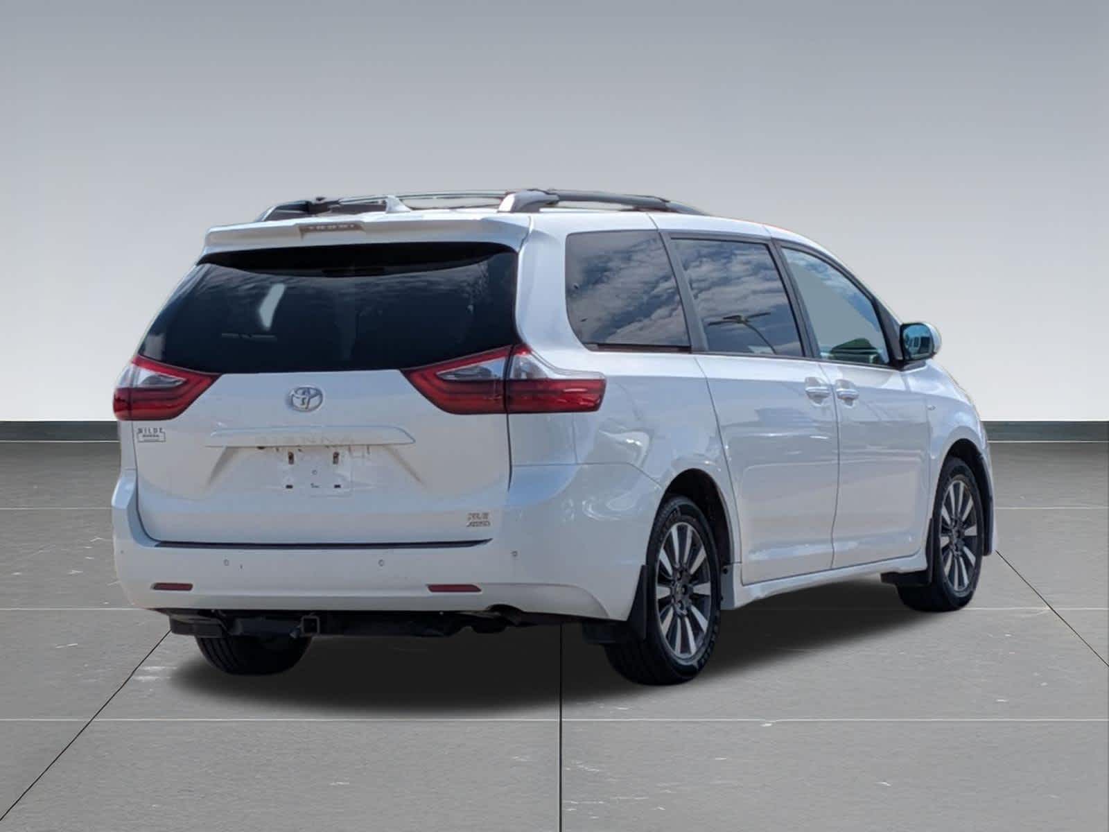 Thumbnail: 2020 Toyota Sienna - 5