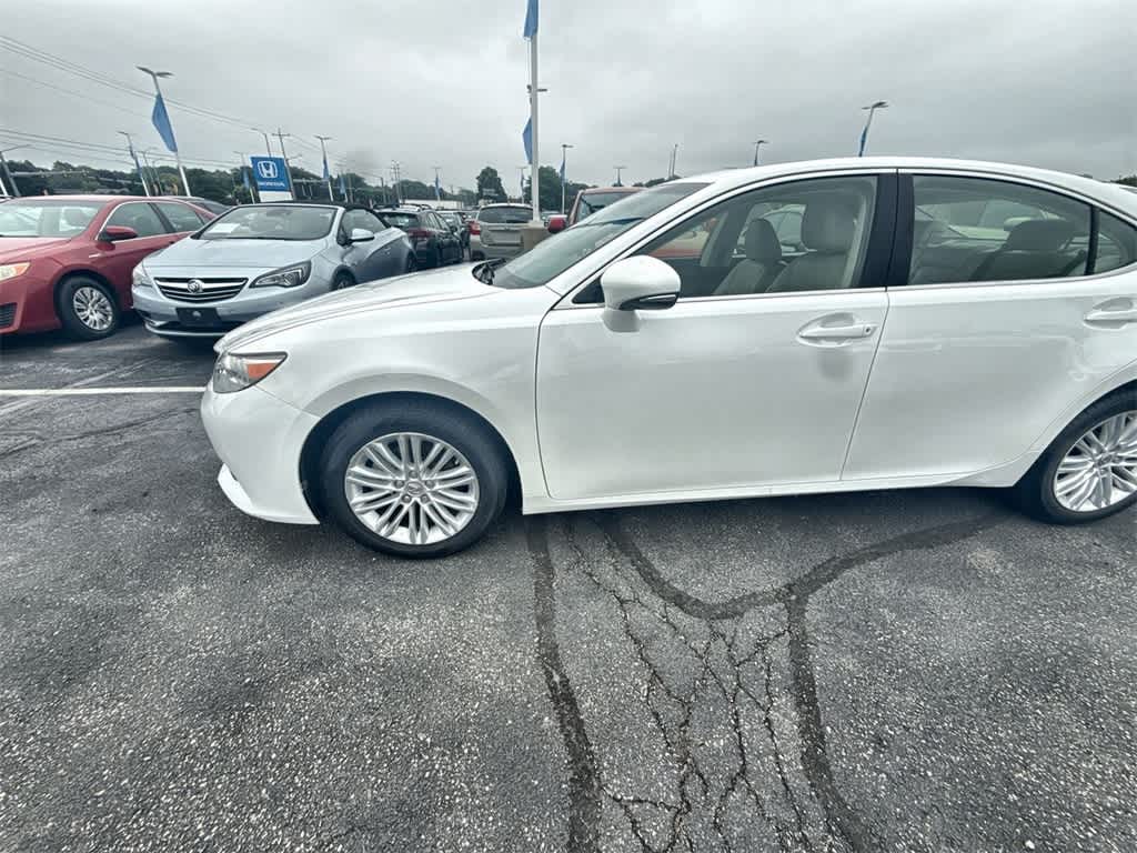 Thumbnail: 2013 Lexus ES - 3