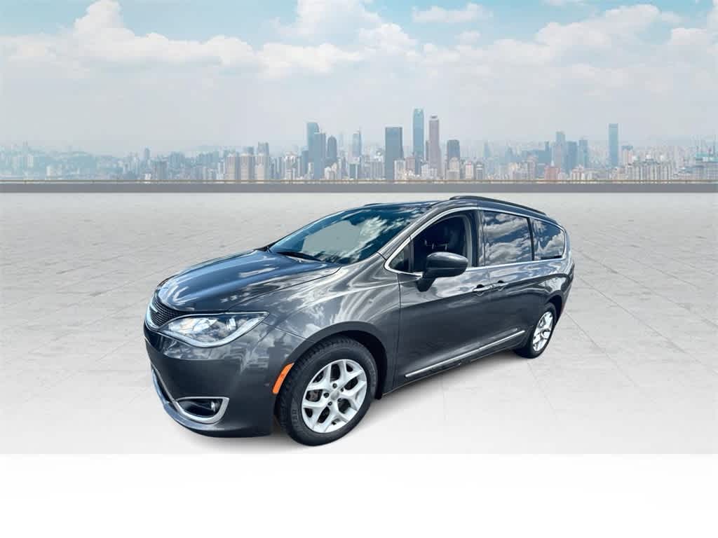 2017 Chrysler Pacifica Touring L -
                  Waukesha, WI